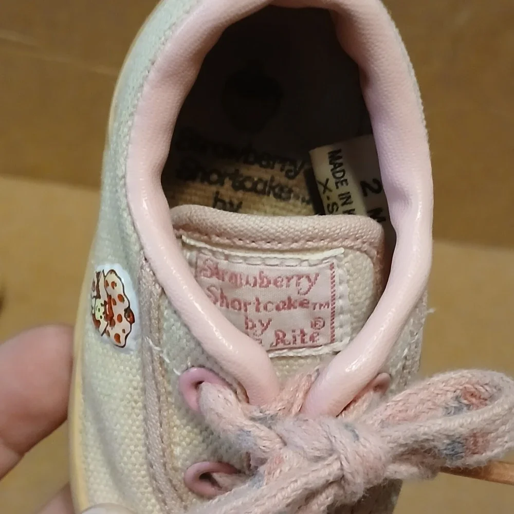 Stride Rite Strawberry Shortcake Baby Sneakers Vintage 1980s Pink Size 2 M